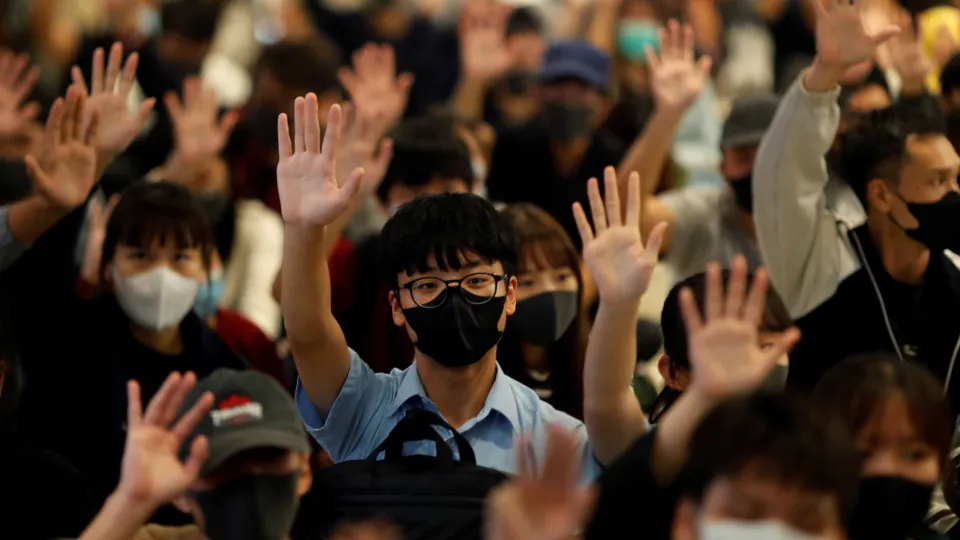 Aos 12 anos torna-se o condenado mais novo nos protestos de Hong Kong