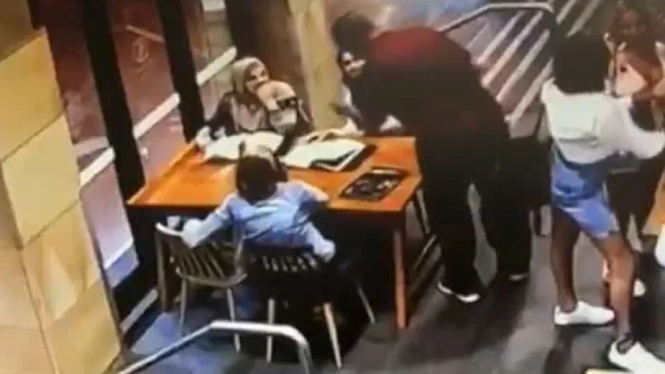 Mulher muçulmana grávida agredida com violência na Austrália