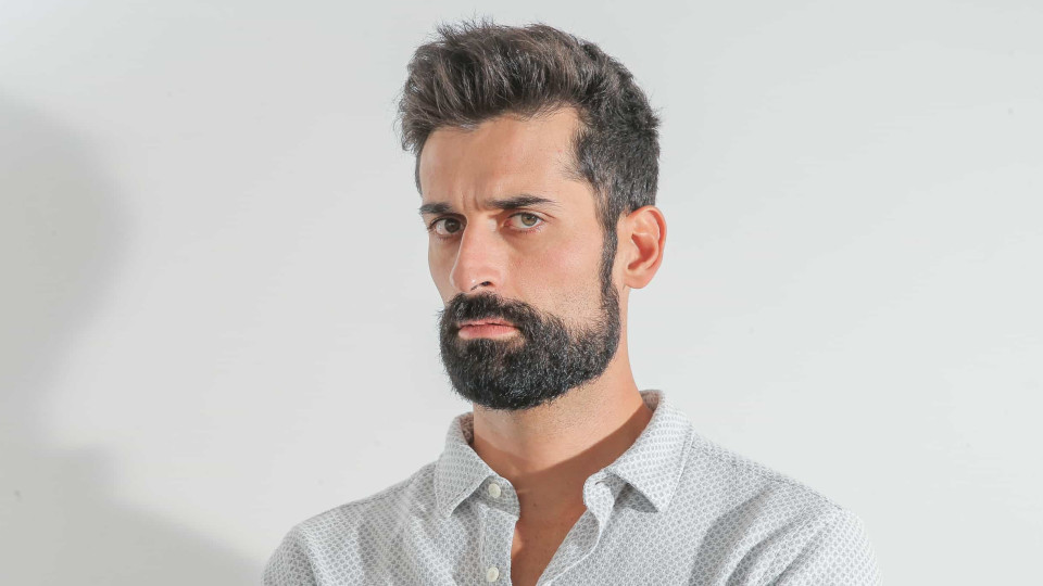 António Raminhos "livra-se" da barba em direto e fica com novo visual