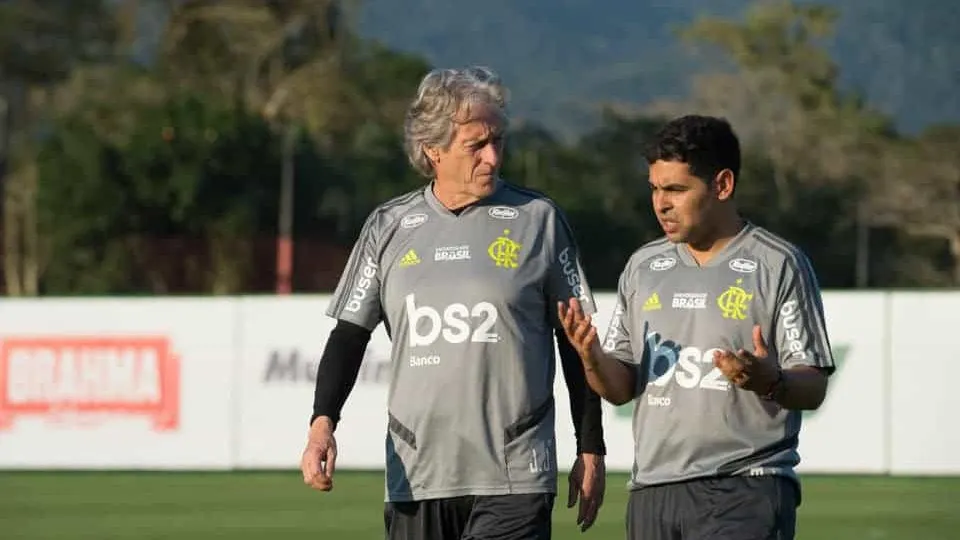 Márcio Sampaio: O homem que põe o Mengão de Jesus a correr para títulos