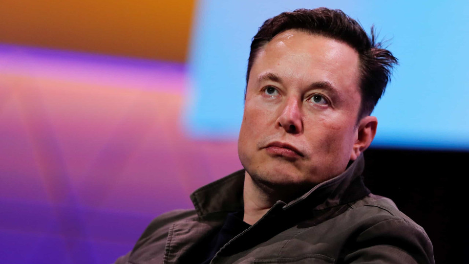 Elon Musk acusa rival chinesa de roubar código da Tesla e da Apple
