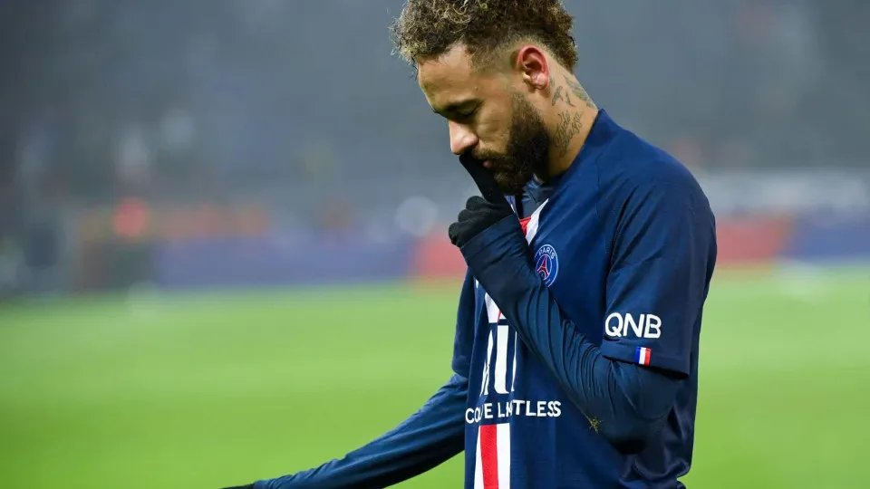 Terá Neymar mandado calar os adeptos do PSG depois de marcar o golo?