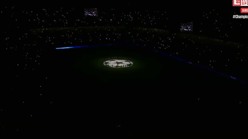 O fantástico ambiente na Johan Cruyff Arena antes do Ajax-Valencia