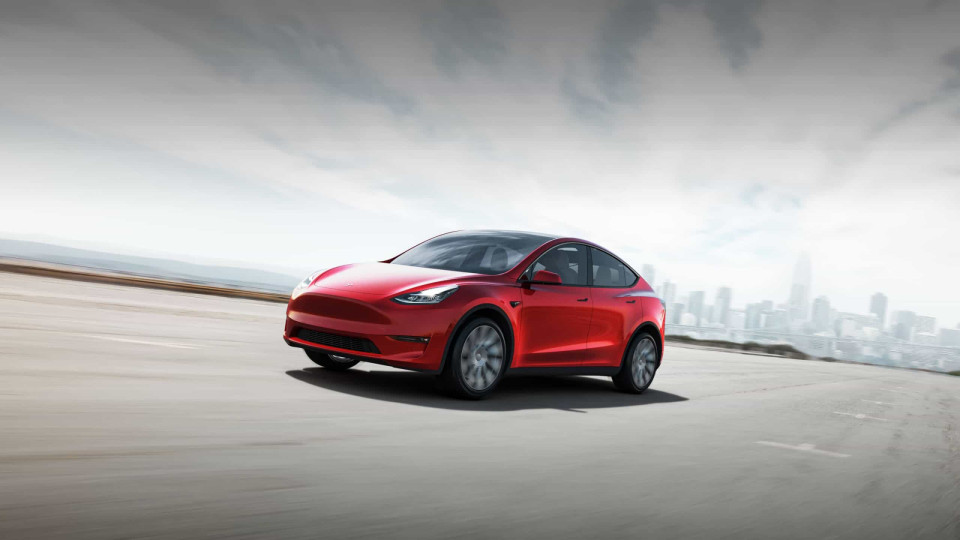 Tesla Model Y ganha nova versão e é agora a que tem mais autonomia
