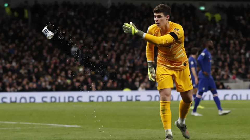 Chelsea dá luz verde à saída de Kepa