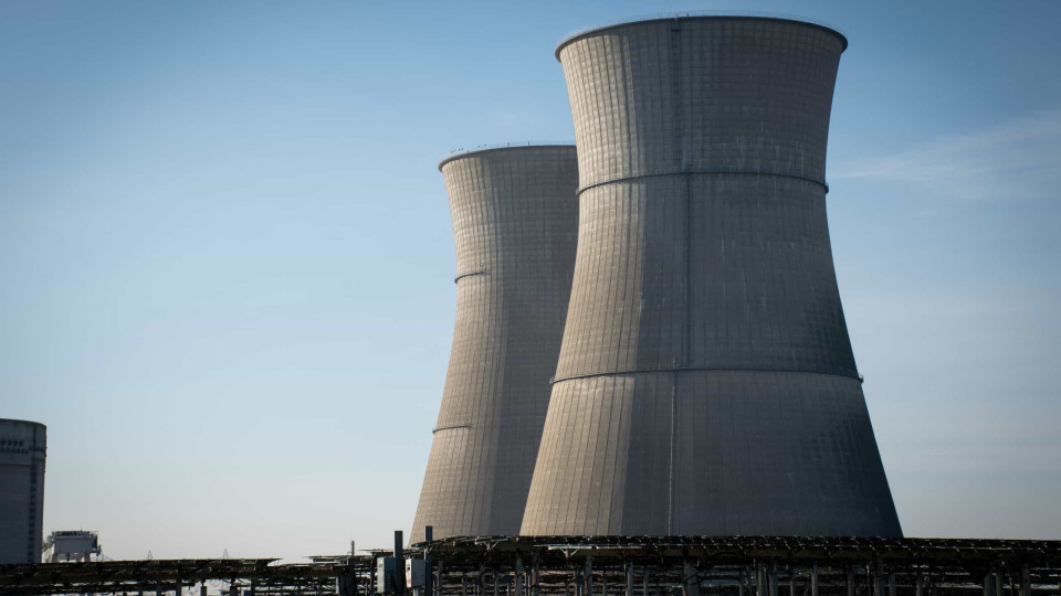 França usa nuclear para diminuir dependência energética de "inimigos"