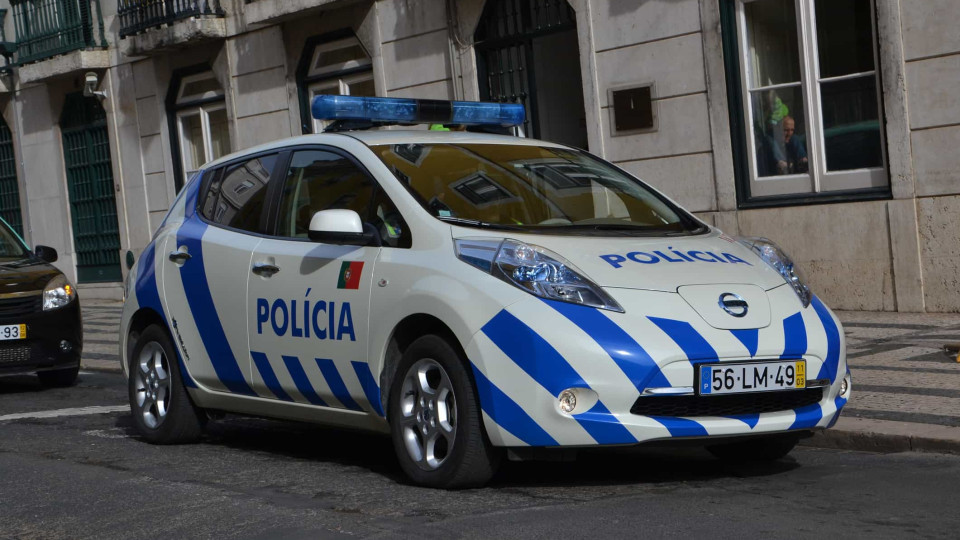 Ladrão apanhado por populares e funcionárias após assaltar loja no Porto