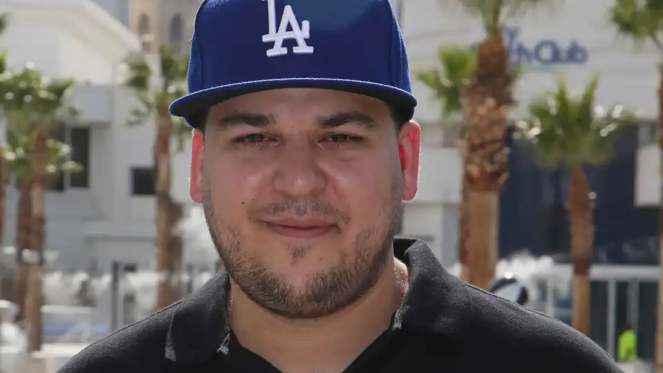 Rob Kardashian faz rara publicação com fotografias da filha