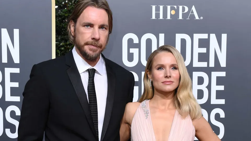 Marido de Kristen Bell mostra atriz a urinar dentro do carro