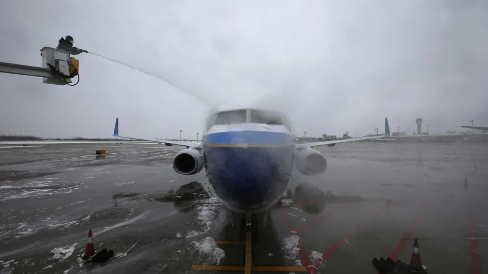 Pandemia pode custar 252 mil milhões de dólares ao transporte aéreo