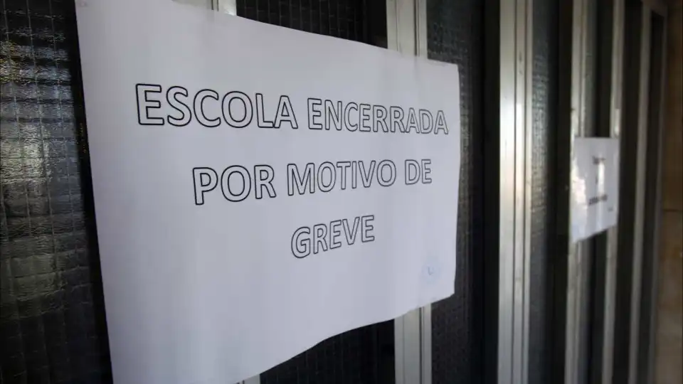 Sindicato avisa que greve de 6.ª-feira deve encerrar maioria das escolas