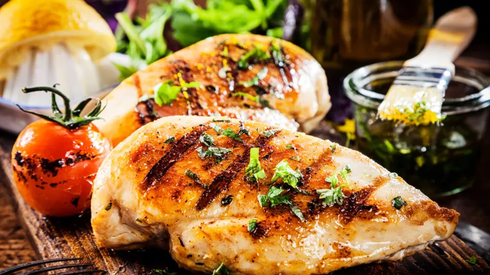 Peru ou frango? São semelhantes, mas há um mais saudável