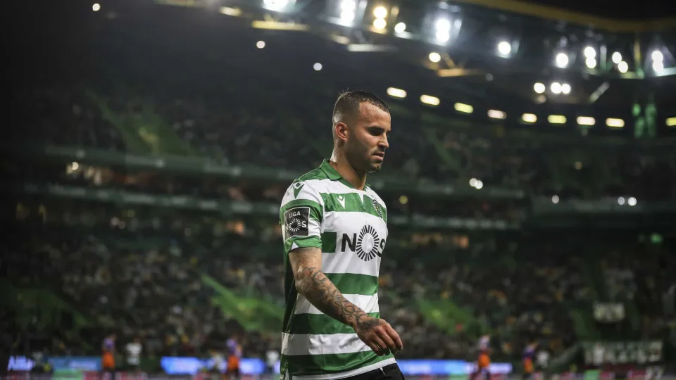 Jesé (lembra-se?) vai de mal a pior. Nem na Malásia consegue jogar