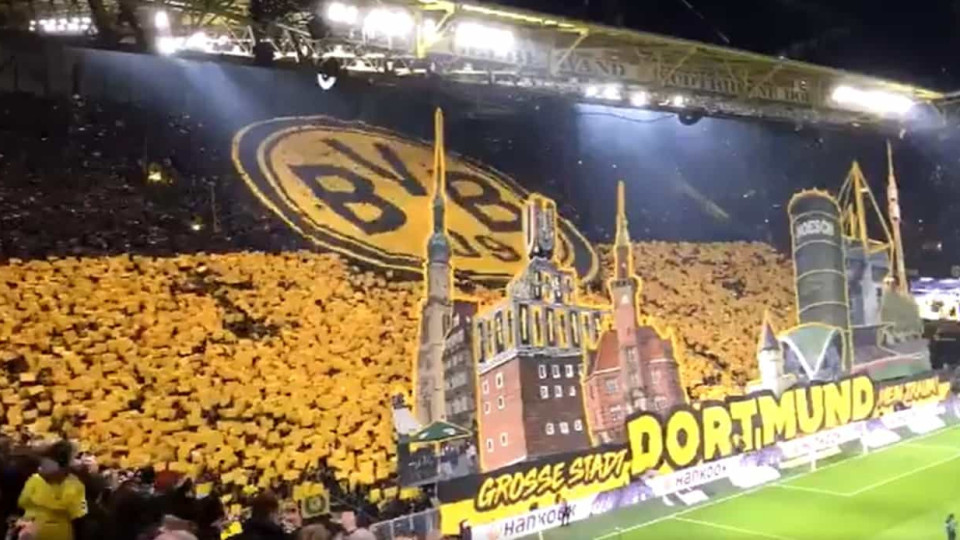 Incrível: Esta coreografia dos adeptos do Dortmund vai dar que falar