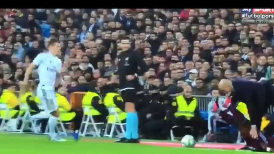 Imagens virais: Zidane recebeu um pontapé na cara de um central do Celta