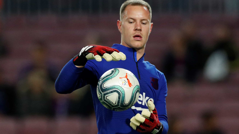 Ter Stegen quer renovação e... salário de 'melhor do mundo'