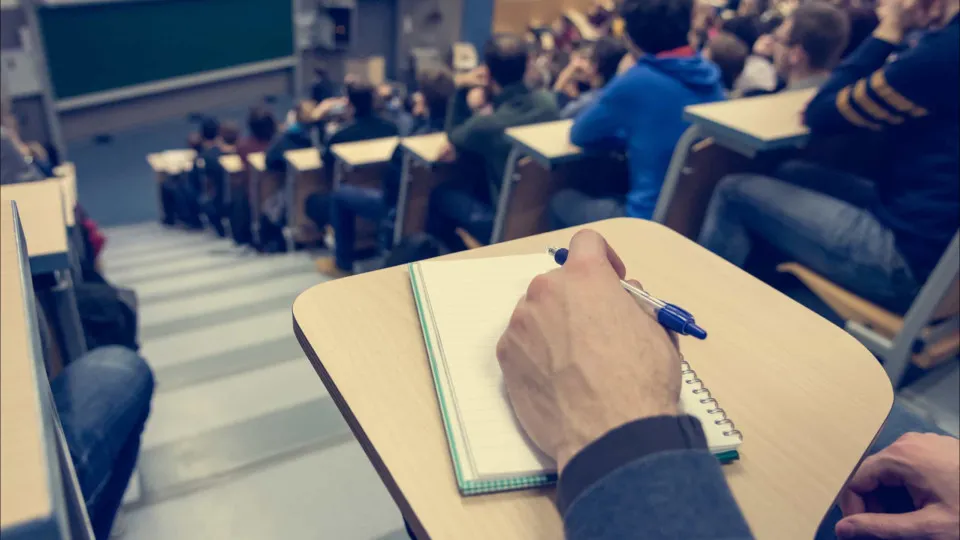 Técnicos Superiores escolares pedem anulação de concursos polémicos