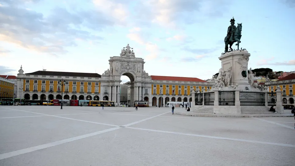 LVT tem 323 surtos ativos dos quais 121 nos lares de idosos