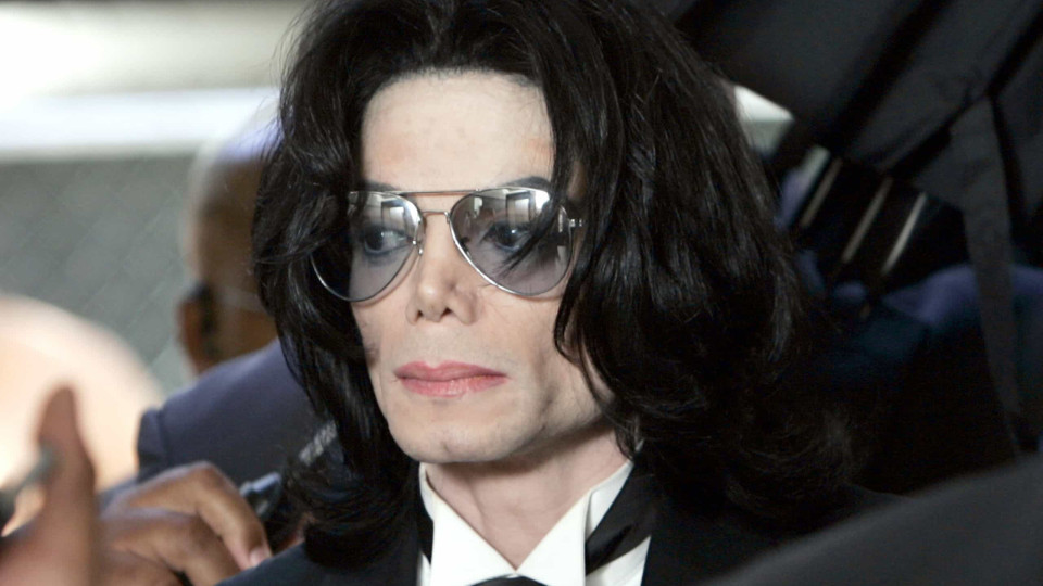 Reabertos processos contra Michael Jackson por abuso sexual de menores
