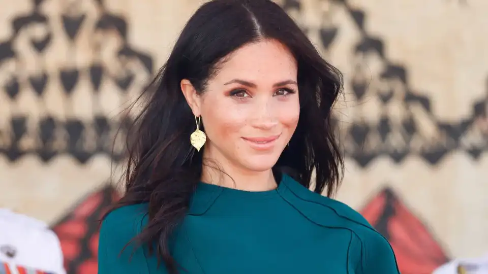 Porque é que Meghan Markle anda sem o seu anel de noivado?