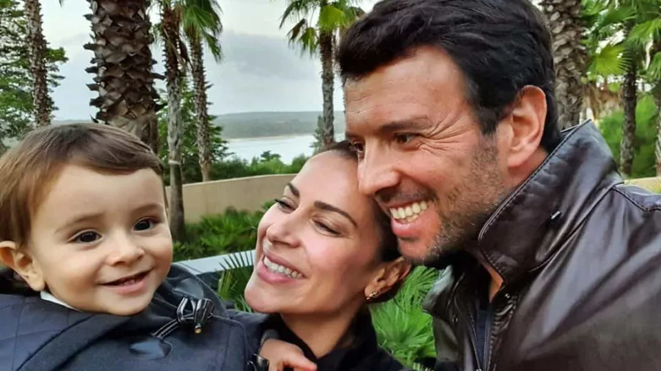 Férias a sul. A foto de família de Dânia Neto com o namorado e o filho
