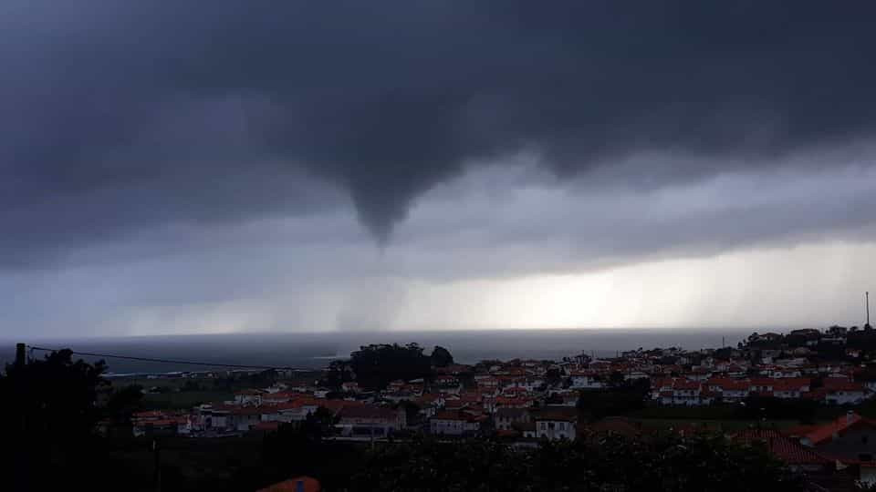 Habitantes de Viana do Castelo e Sesimbra surpreendidos com tornados