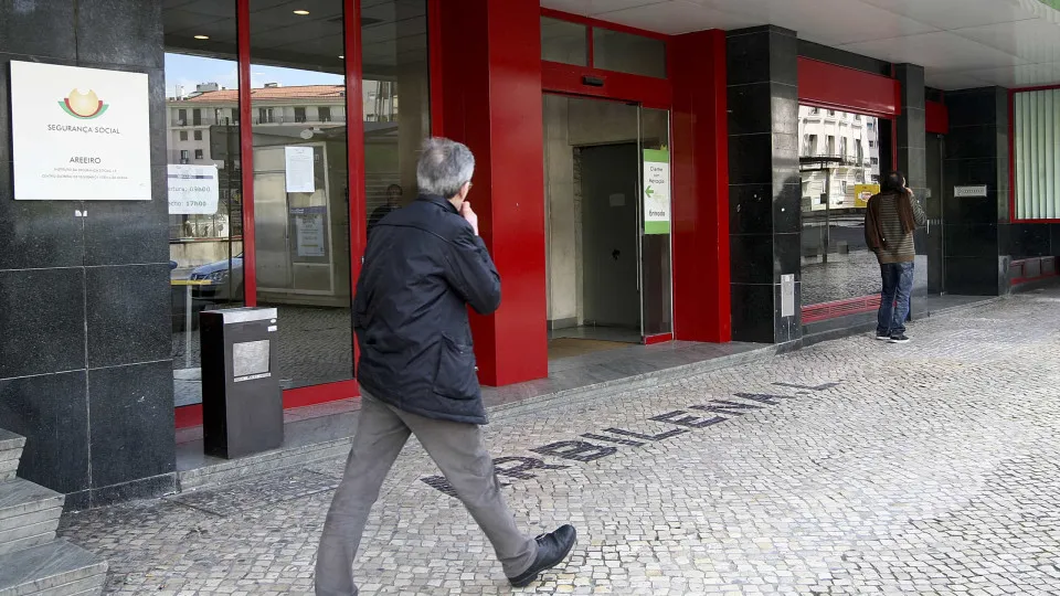 Covid-19. Recibos verdes e sócios-gerentes têm até hoje para pedir apoio