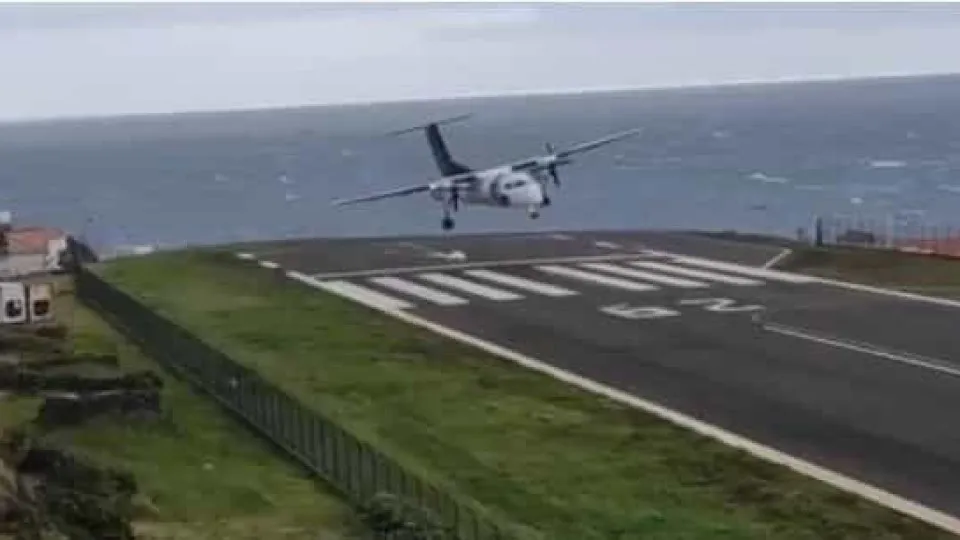 Vídeo mostra aterragem atribulada de avião na ilha do Corvo