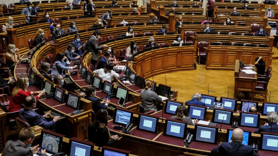 Propostas do PSD sobre redução de portagens "descredibiliza" OE