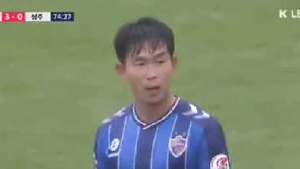 Mundo de olhos postos na Coreia do Sul e eis que surge este golaço