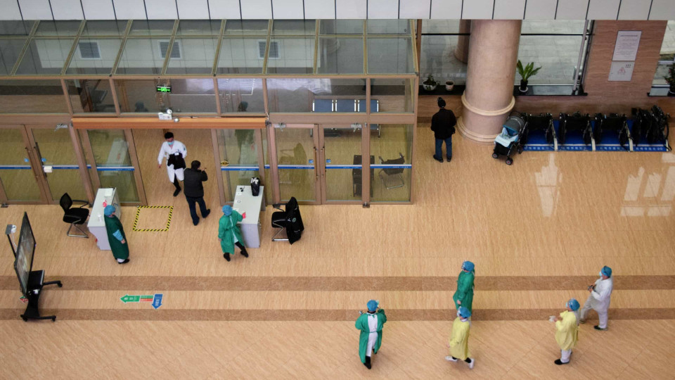 China admite "lacunas" no sistema de saúde e na prevenção de epidemias