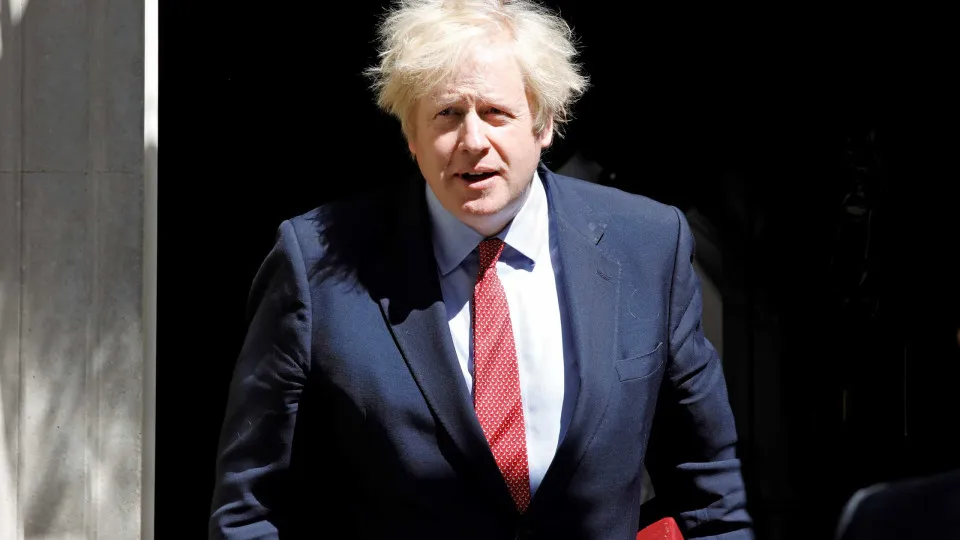 Boris admite negociar acordos com países para evitar quarentena no país