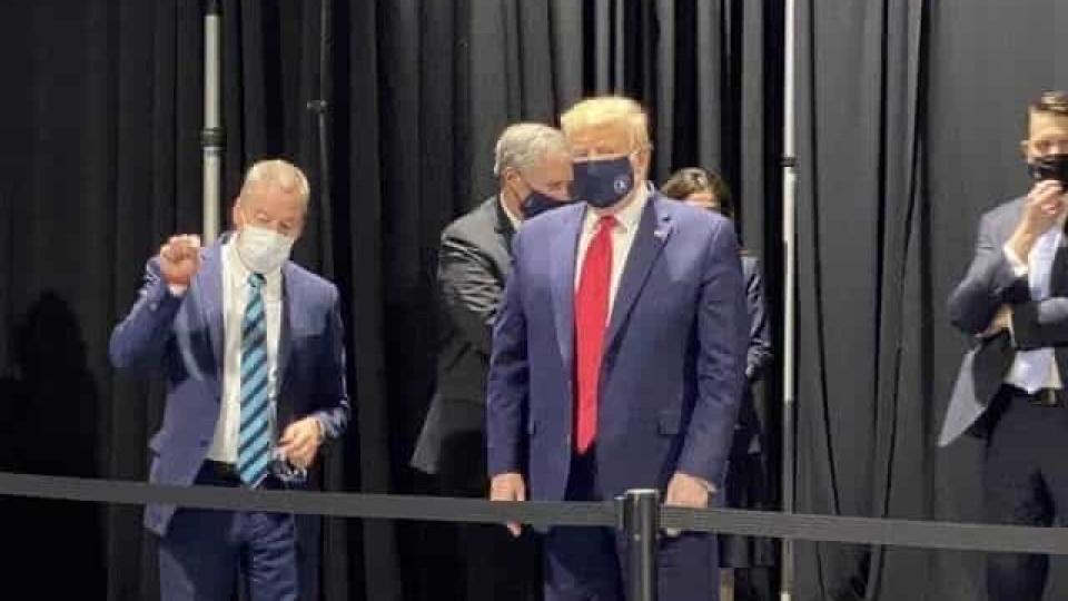 Trump usou (finalmente) uma máscara... mas foi por pouco tempo