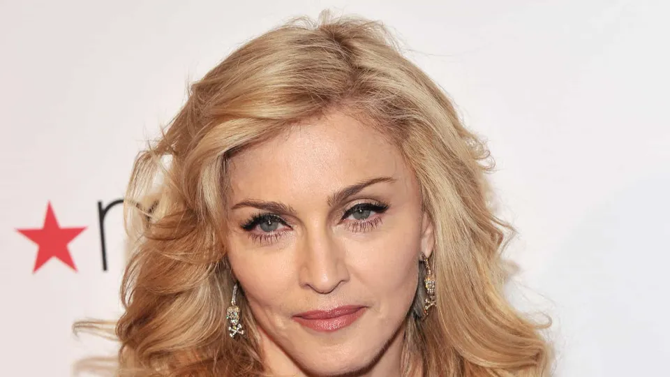 Madonna foi encontrada inconsciente e levada de urgência para o hospital