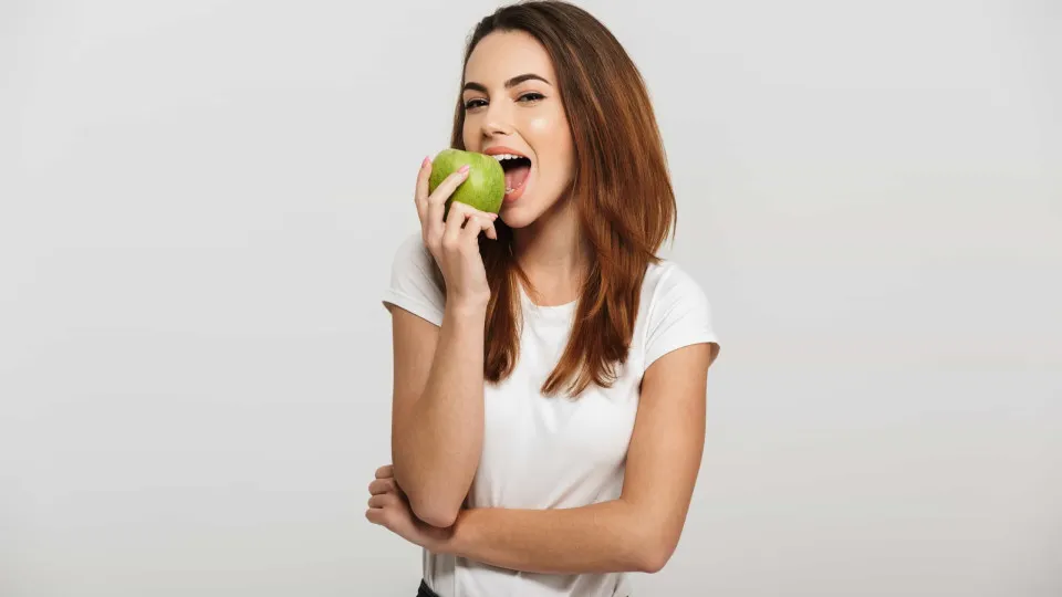 Cinco benefícios surpreendentes de comer maçã verde