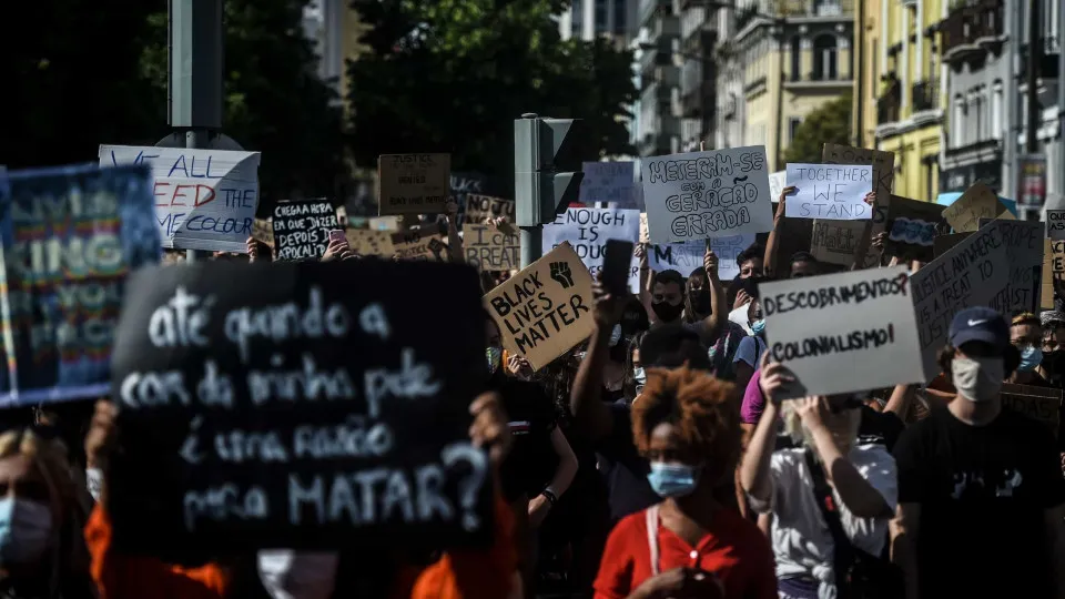 Marcha contra o racismo encheu ruas porque cá "também há intolerância"