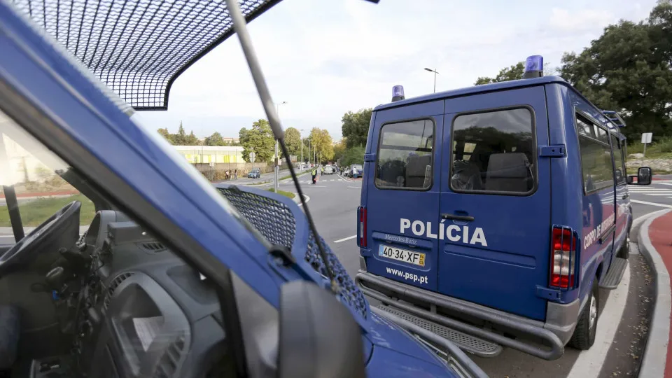 Mais de 7 mil forças de segurança e 11 mil bombeiros receberam 1.ª dose