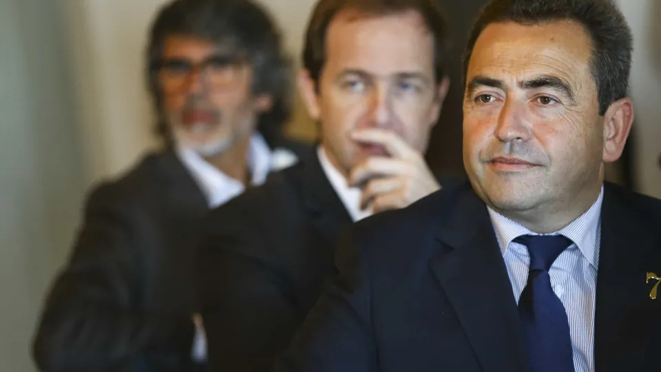 PCP questiona Governo sobre vacinação de autarca no Alentejo