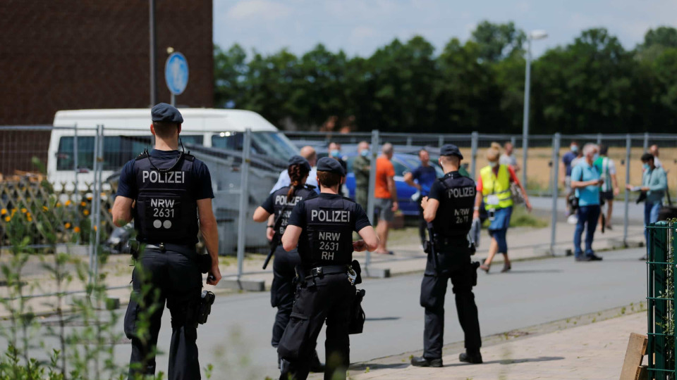 Alemanha declara ilegal grupo neonazi e avança com buscas em 4 estados