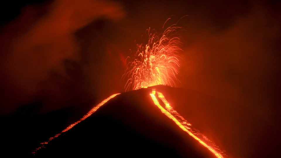 Vulcão do Fogo entra em erupção na Guatemala