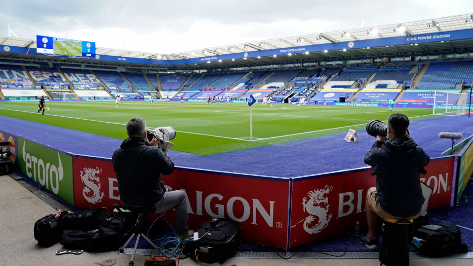 Surto em Leicester pode obrigar clube a disputar jogos em terreno neutro