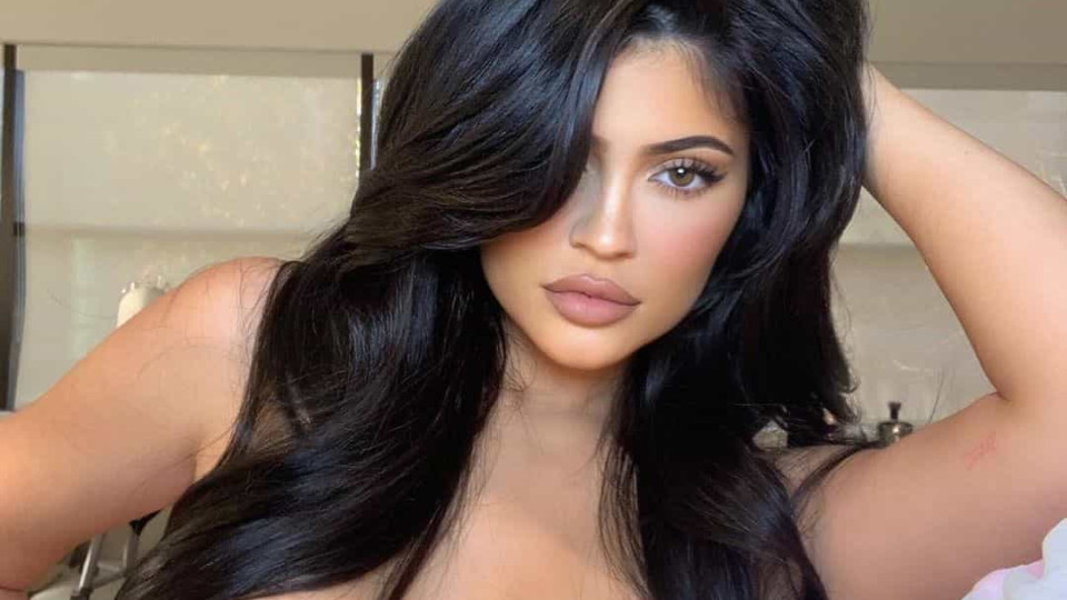 Kylie Jenner: As diferenças incríveis antes e depois da maquilhagem
