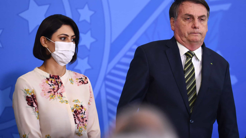 Mulher de Bolsonaro testa negativo para a Covid-19