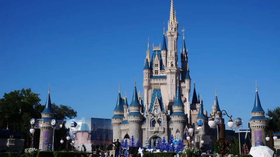 Disney perde 4,2 mil milhões de dólares no semestre por fechar parques
