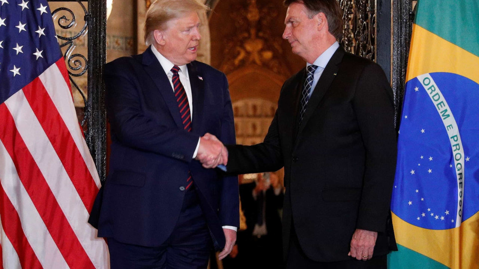 Jair Bolsonaro elogia trabalho com Trump congelado por Biden