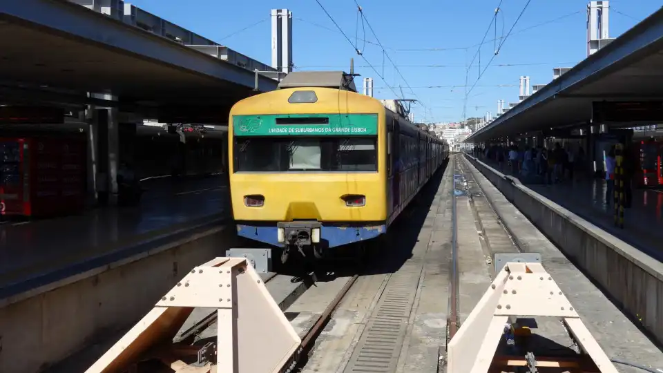 Greve de revisores e trabalhadores das bilheteiras da CP começa hoje