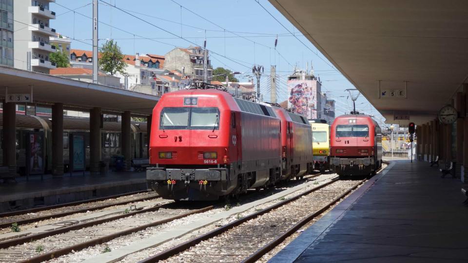 Greve levou à supressão de mais de metade dos comboios até às 08h00