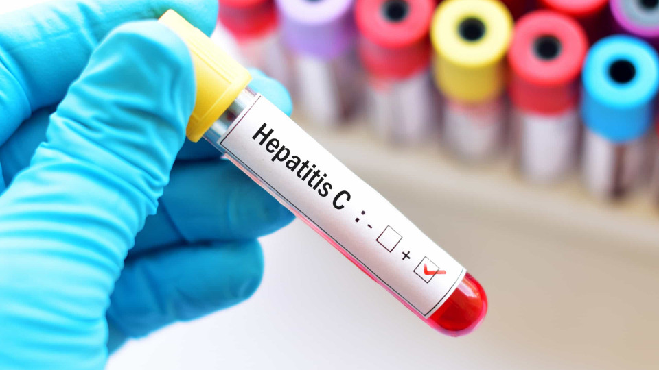 Hepatite C. Médica pede "intensificação do rastreio" em grupos de risco