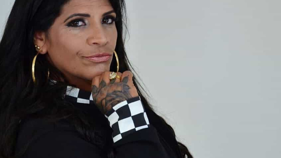 Cantora brasileira morre após realizar cirurgia estética. Tinha 44 anos