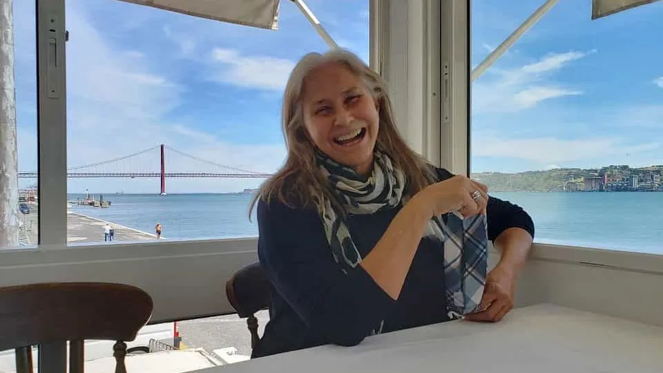 "Estou muito emocionada", diz Fafá de Belém após tomar vacina